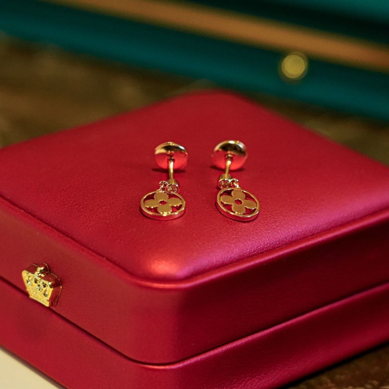 Ba*len*cia*ga earrings